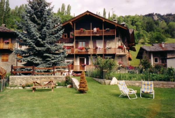 Le Vieux Noyer - Appartamenti Al Verde Villaggio Di Rumiod Saint-Pierre Exterior photo