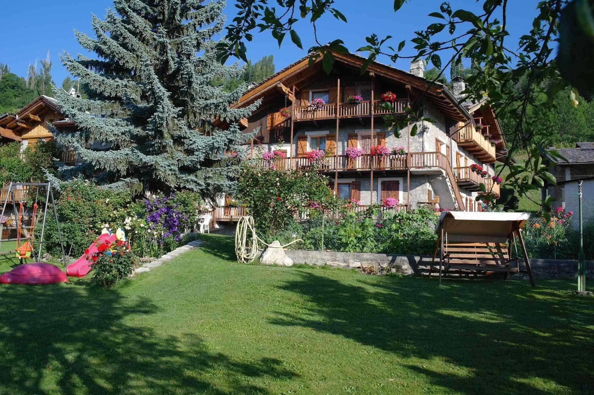 Le Vieux Noyer - Appartamenti Al Verde Villaggio Di Rumiod Saint-Pierre Exterior photo